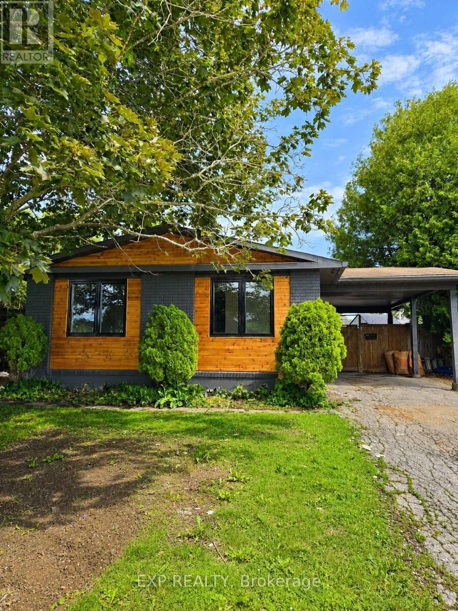 Photo de la propriété: 428 Hatfield Crescent A ON K1E 1M8