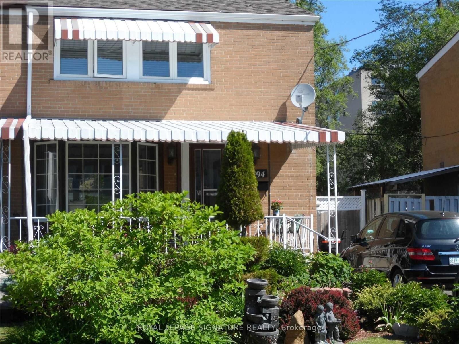 Property Photo: 94 Woodfern Drive Upper ON M1K 2L5