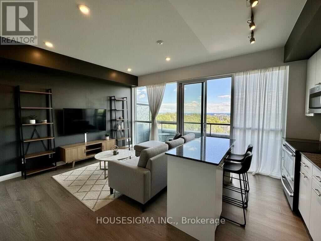 Property Photo:  2055 Danforth Avenue 811  ON M4C 1J8 