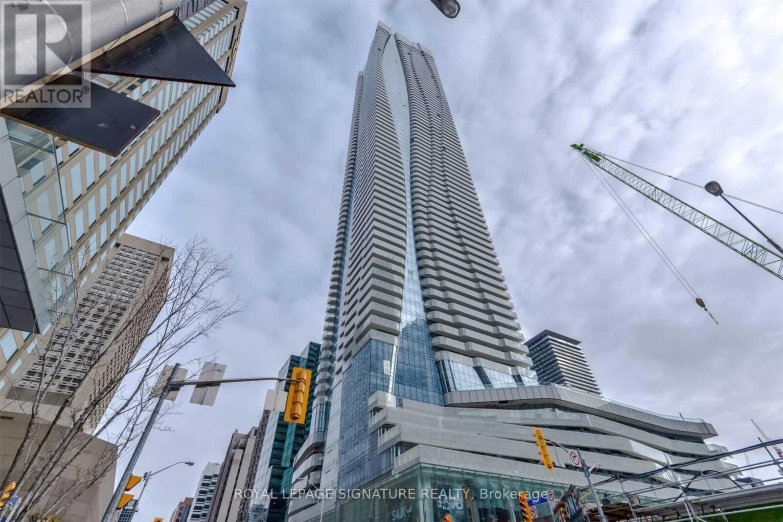 Property Photo:  1 Bloor Street East 4503  ON M4W 1A9 