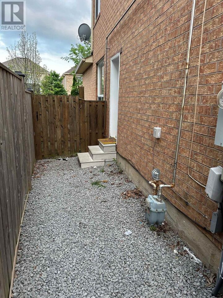 Property Photo: 25 Fitzwilliam Avenue Bsmt ON L4E 4N8