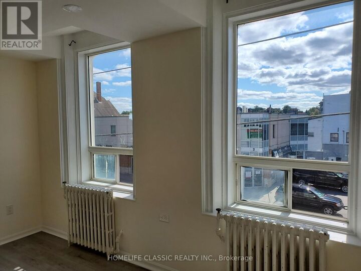 Property Photo:  5 Main Street South 5  ON L9P 1P2 
