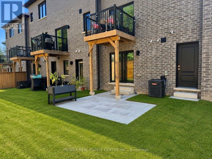 Property Photo:  46 Windtree Way  ON L7G 0P6 