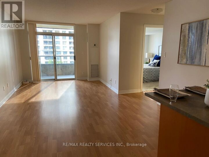 Property Photo:  3880 Duke Of York Boulevard 718  ON L5B 4M7 