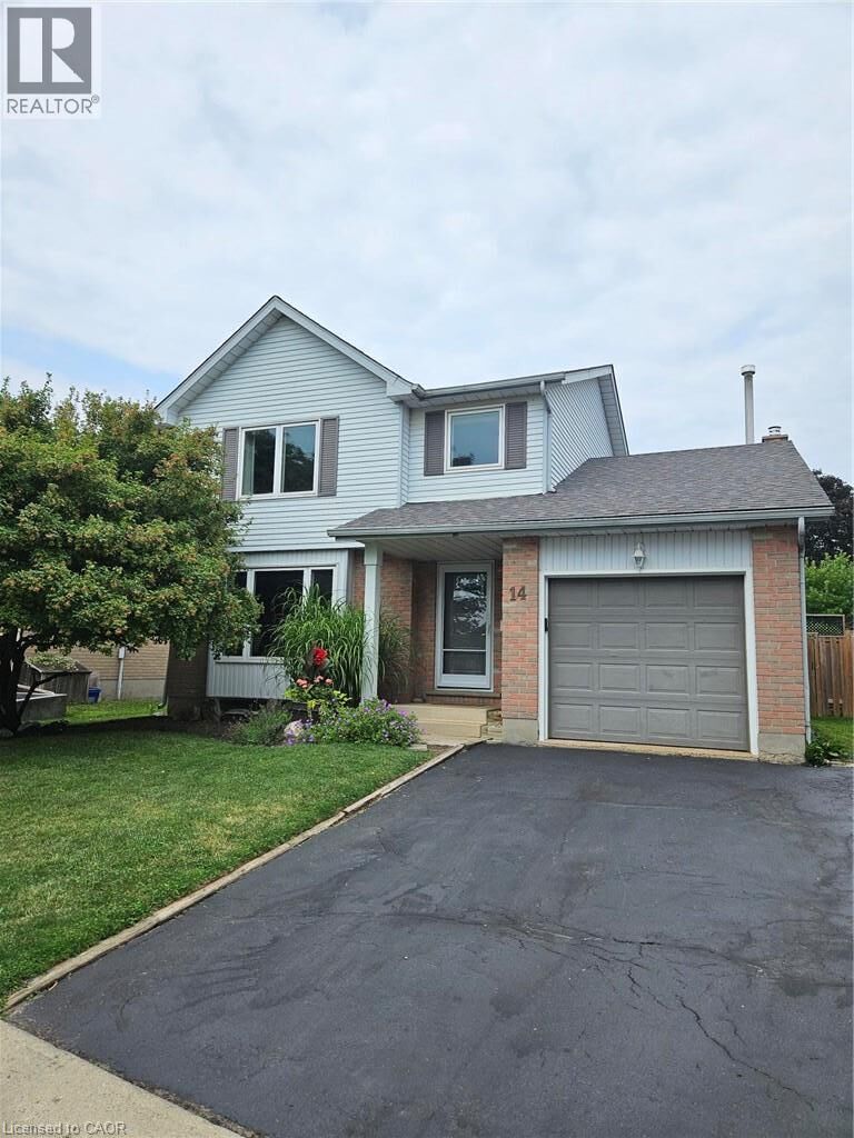 Photo de la propriété: 14 Rose Garden Street ON N2B 3T1