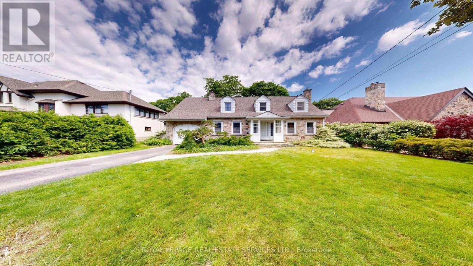 Property Photo: 31 Burnhamthorpe Park Boulevard ON M9A 1H8