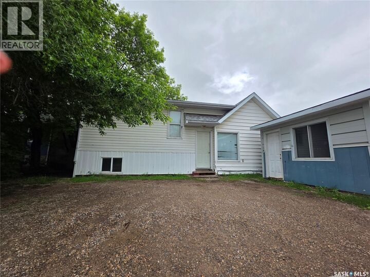 Property Photo:  838 1st Street  SK S4A 0G3 