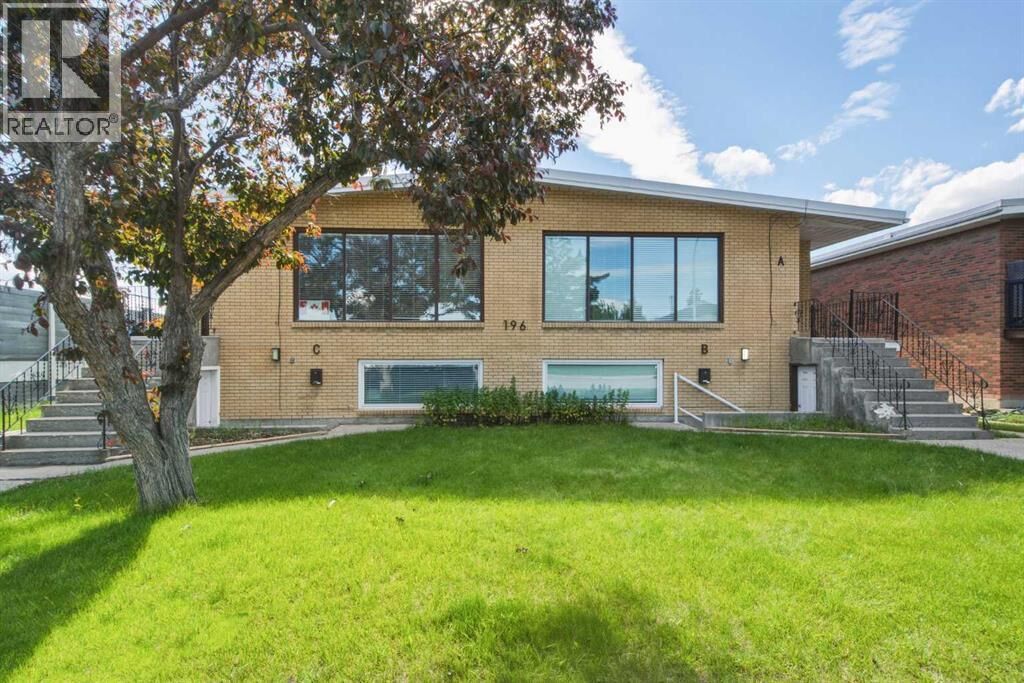 Property Photo:  196 Gordon Drive Southwest  AB T3E 3W6 