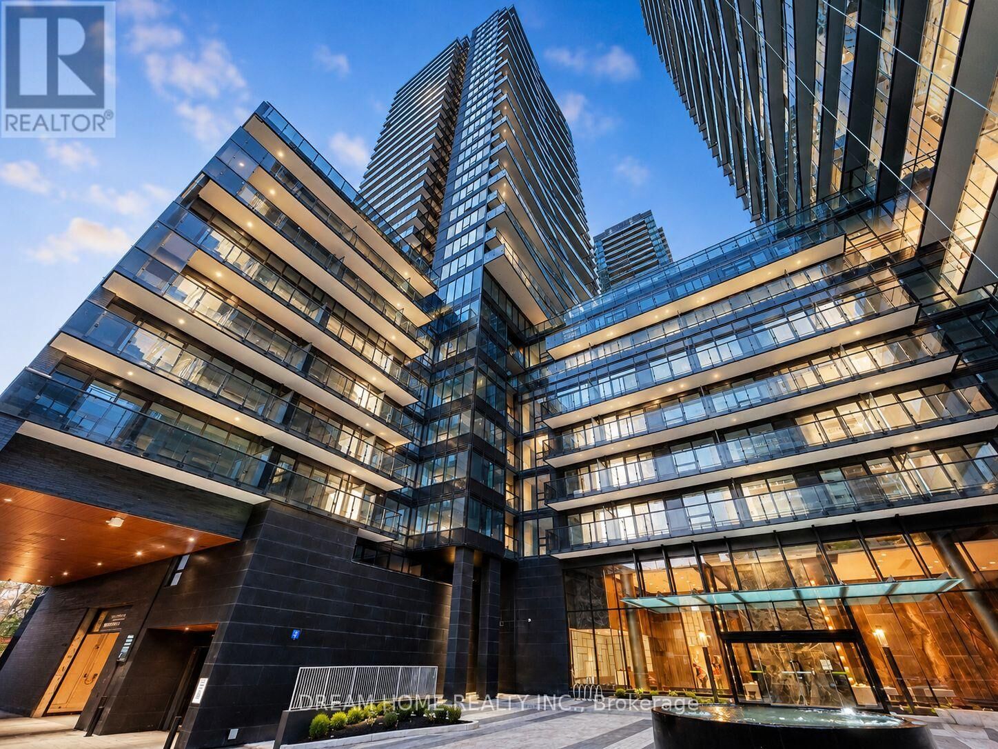 Property Photo: 127 Broadway Avenue 210 ON M4P 1V4