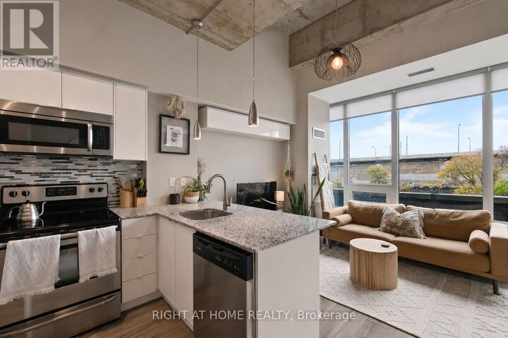 Property Photo:  55 East Liberty Street 105  ON M6K 3P9 