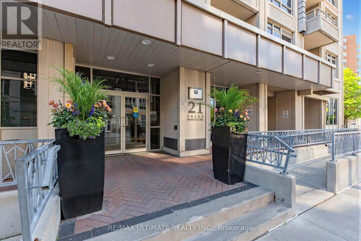 Property Photo: 21 Grand Magazine Street 2301 ON M5V 1B5
