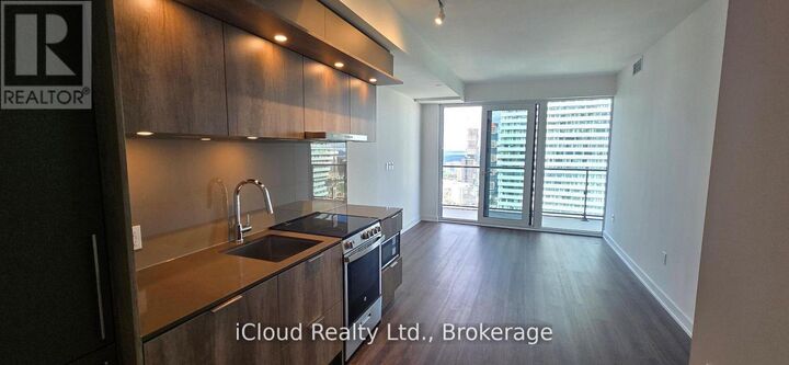 Property Photo: 448 Burnhamthorpe Road West 4006 ON L5B 0R4