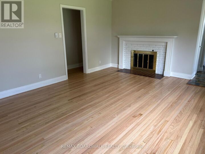 Property Photo: 15 Butterfield Place ON K6V 1M4