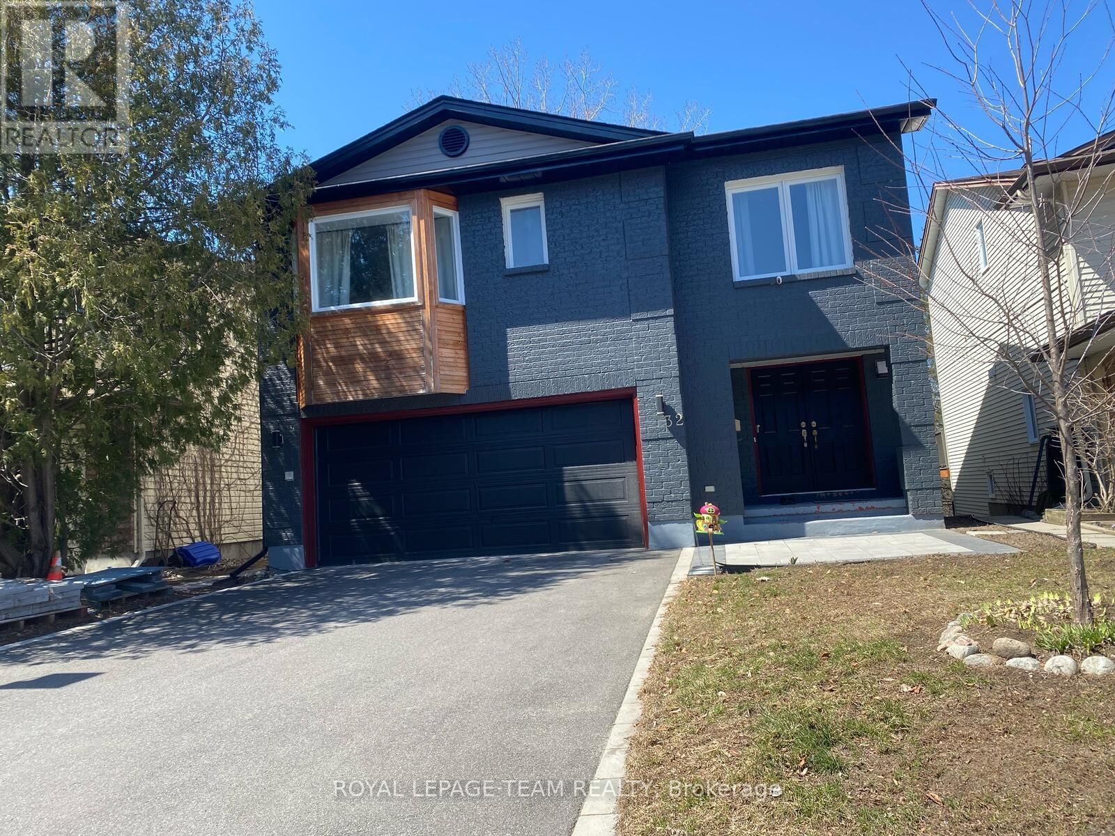 Property Photo:  32 Hackett Street B  ON K1V 0P7 