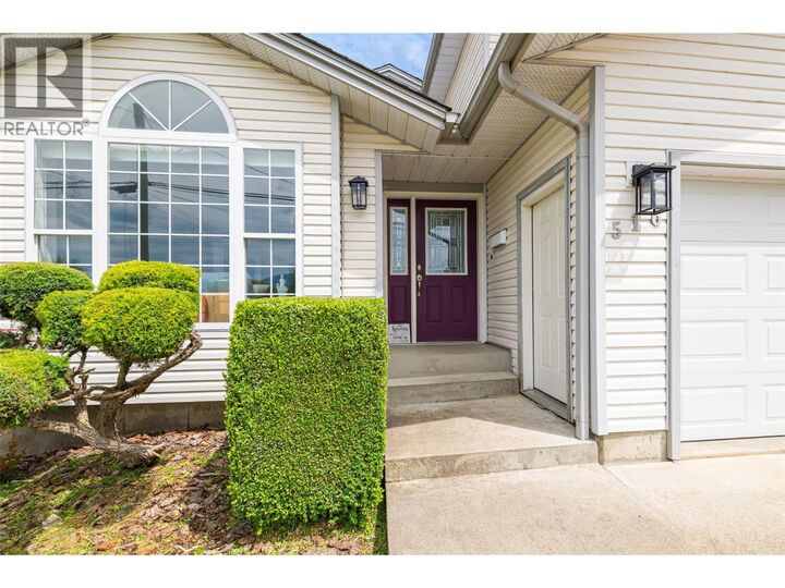 Property Photo: 516 25th Avenue South BC V0B 1G5
