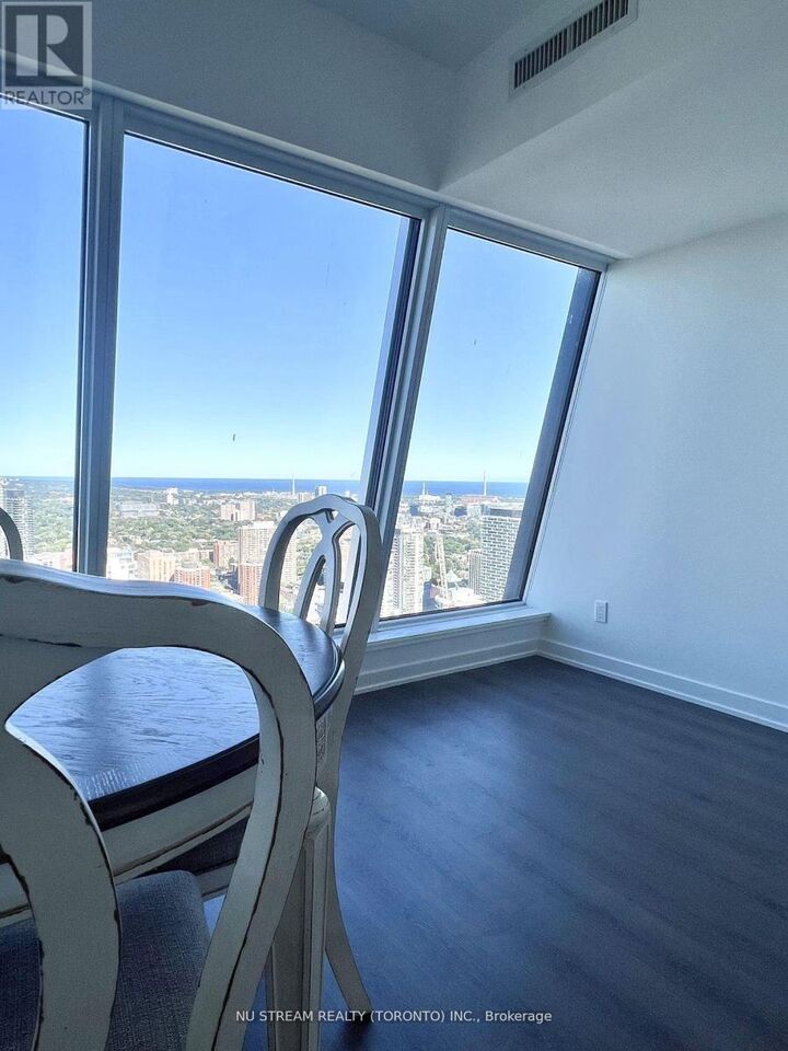 Property Photo: 8 Wellesley Street West 5507 ON M4Y 0J5