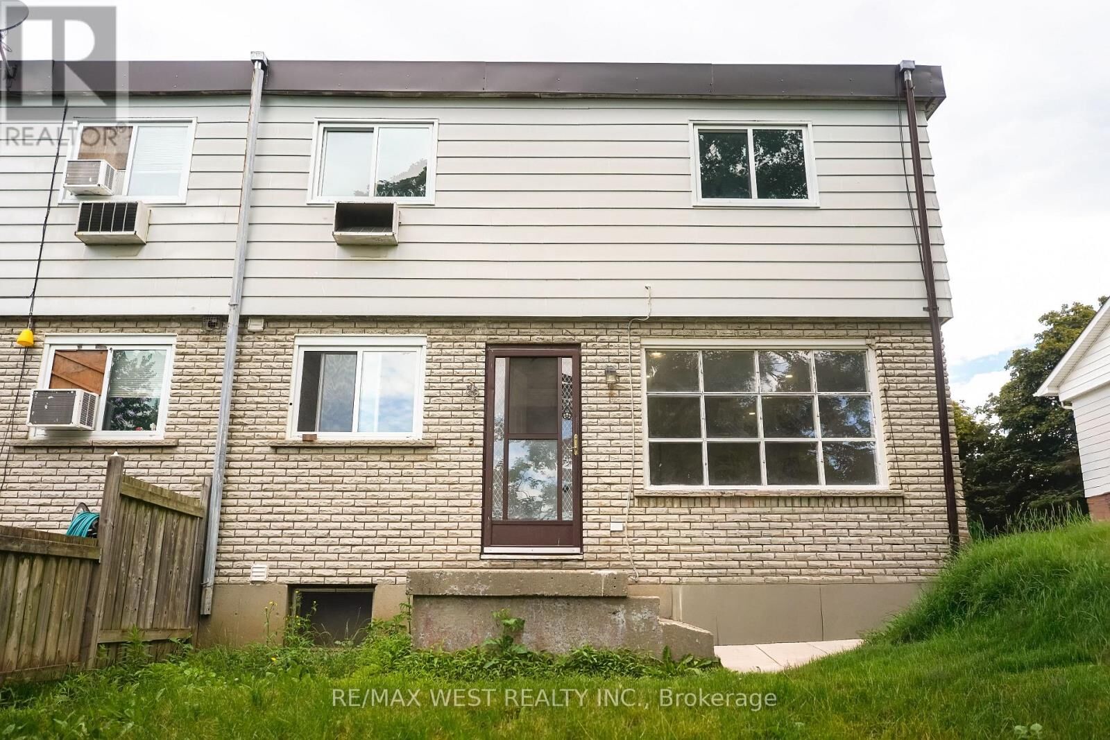 Property Photo:  19 Brenda Court 3  ON N3R 2L8 