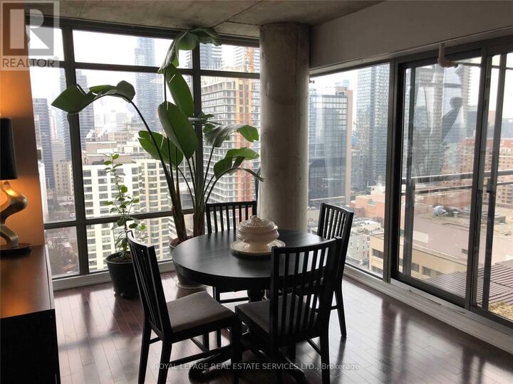 Property Photo:  22 Wellesley Street East 2103  ON M4Y 1G3 