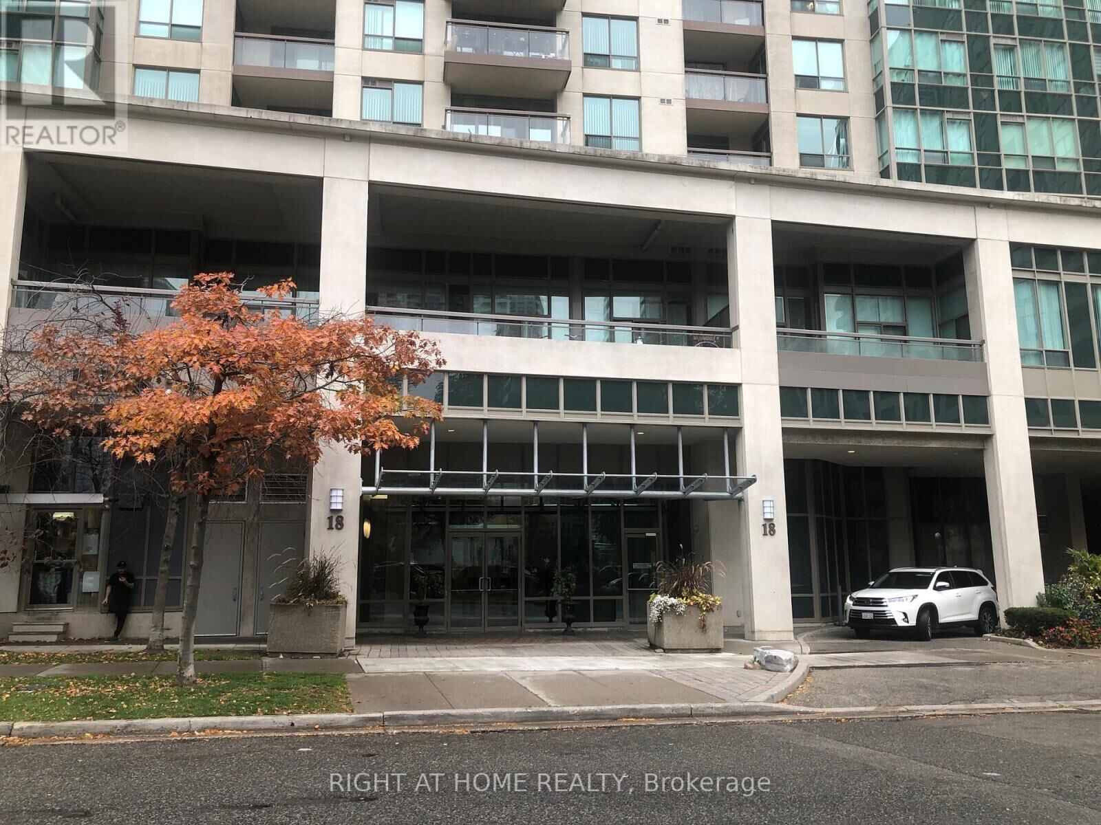 Property Photo: 18 Parkview Avenue 603 ON M2N 7H7