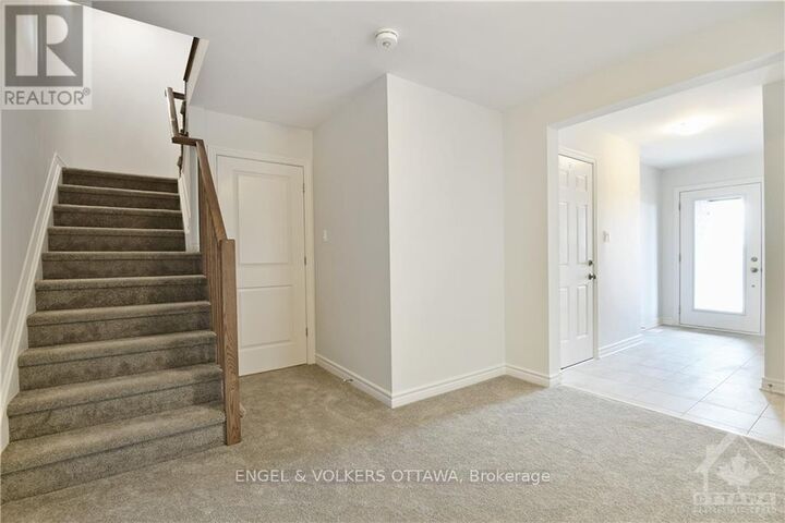 Property Photo: 18 Verglas Lane ON K1W 0P5