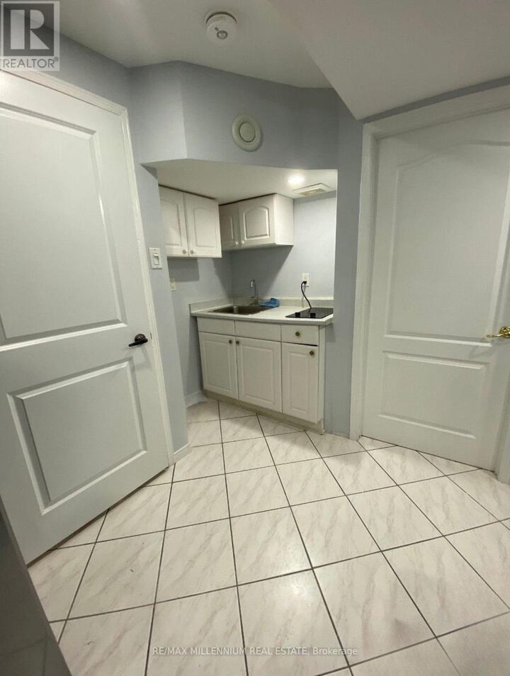 Property Photo:  5110 Timbermill Court Basement  ON L5V 2B8 