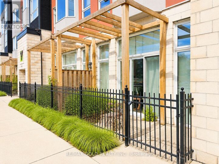 Property Photo:  253 Albert Street 112  ON N2L 0G3 