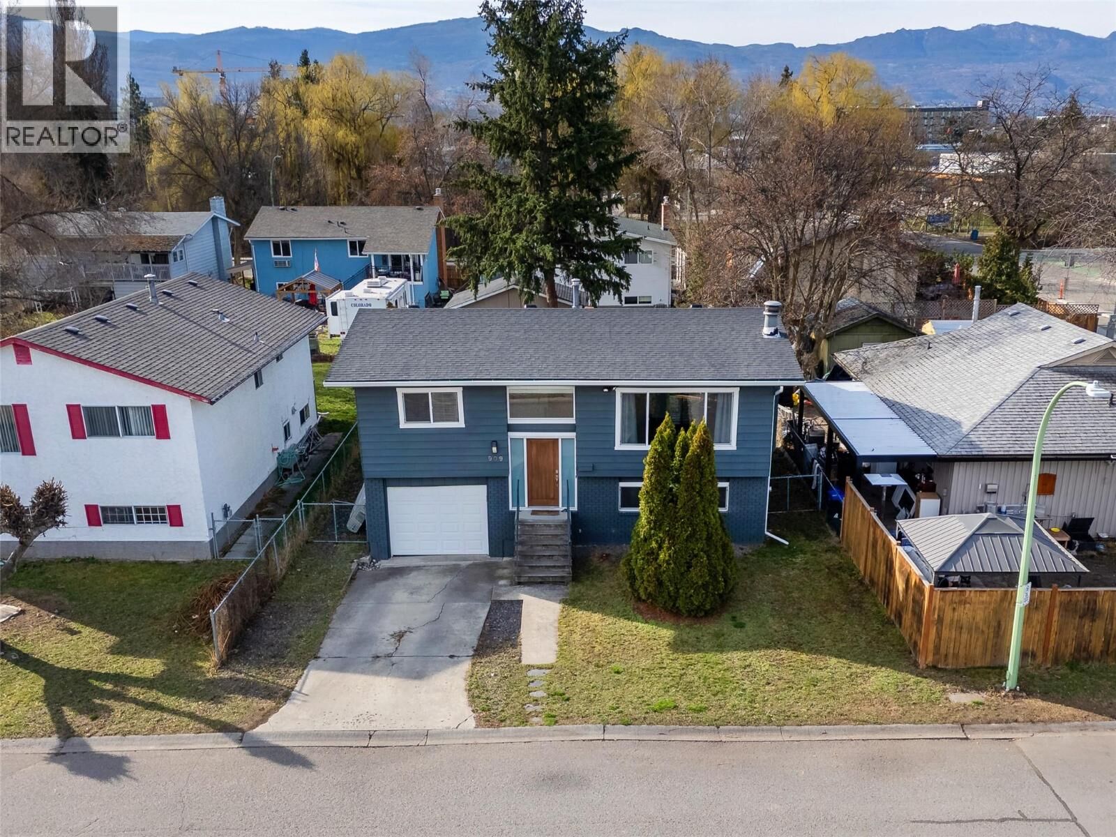 Property Photo: 909 Grenfell Court BC V1Y 8C5