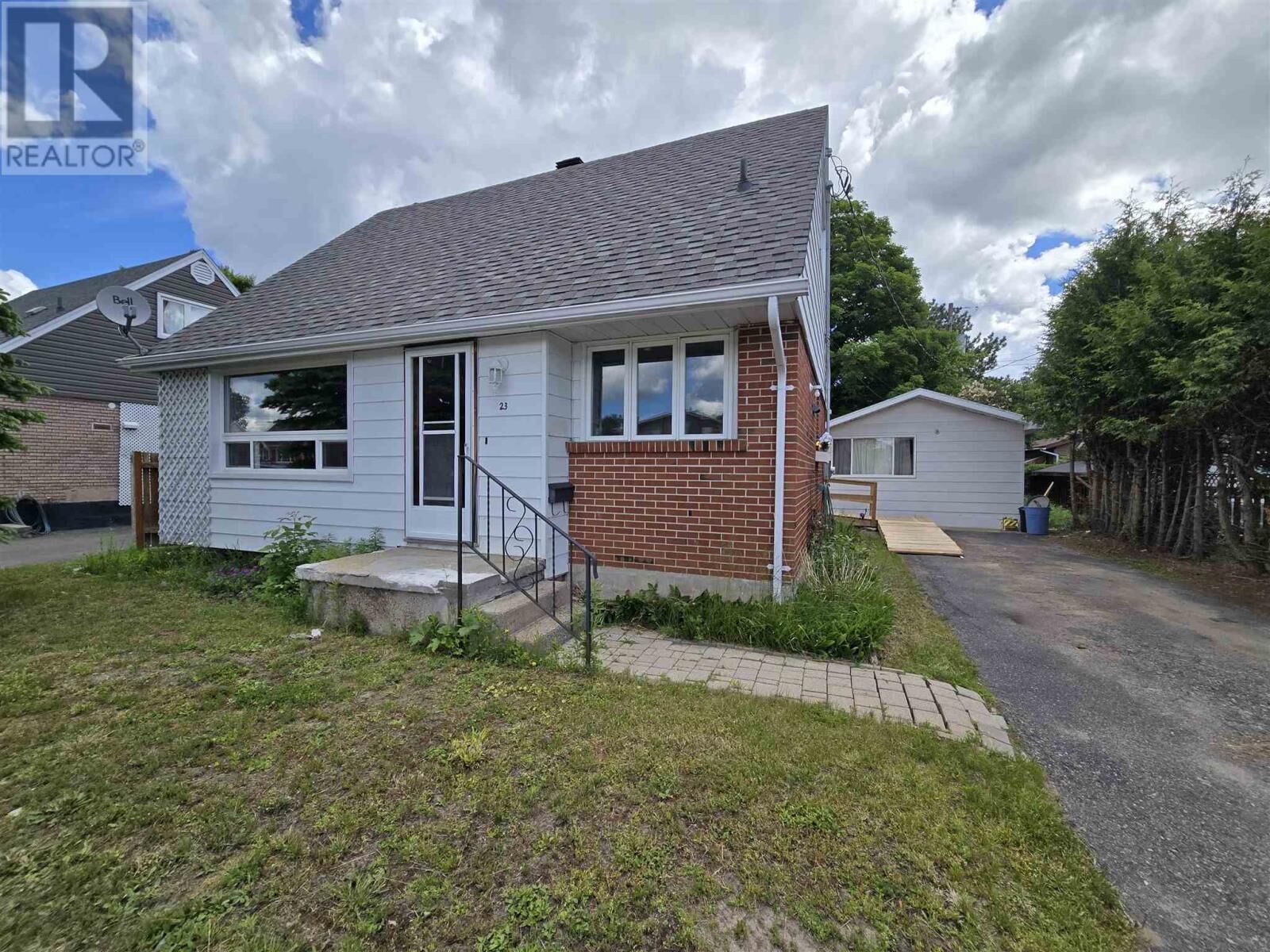 Property Photo: 23 Blackwell Rd ON P5A 2G4