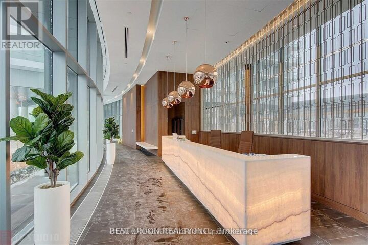 Property Photo: 117 McMahon Drive 1905 ON M2K 2X9