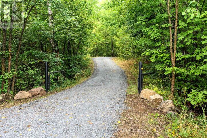 Property Photo:  534 Oak Bluffs Road  ON K0H 2B0 