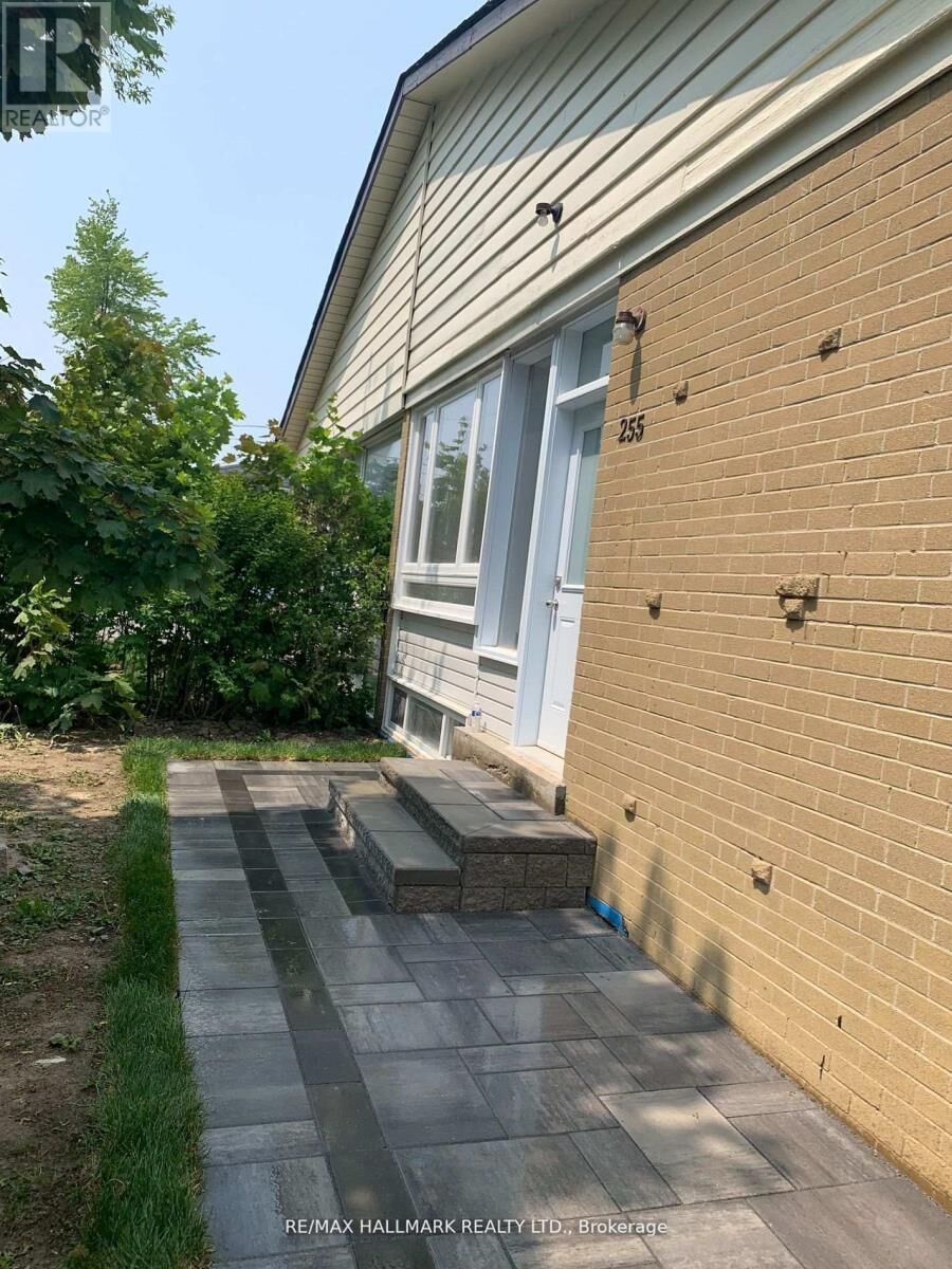 Property Photo:  255 Ashlar Road Bsmt  ON L4C 2W7 