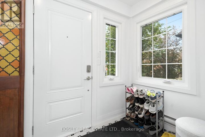 Property Photo: 6 Ridley Gardens ON M6R 2T8
