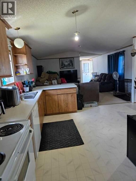 Property Photo:  39 Maple Drive  AB T1R 1J2 