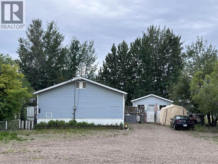 4203 52 Avenue — photo 1