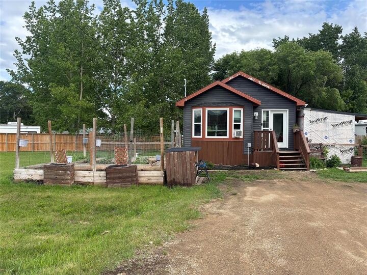 Property Photo:  116 Pelican Drive  MB R0K 1R0 