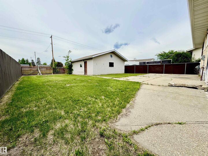 Property Photo: 5040 47 Street AB T0B 2R0