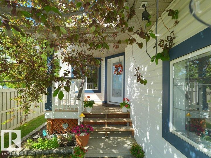 Property Photo:  1476 McMillian Way SW  AB T6W 1V4 