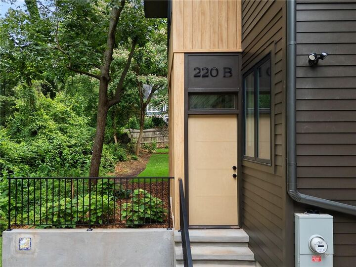 Property Photo: 220 B Green Street GA 30030