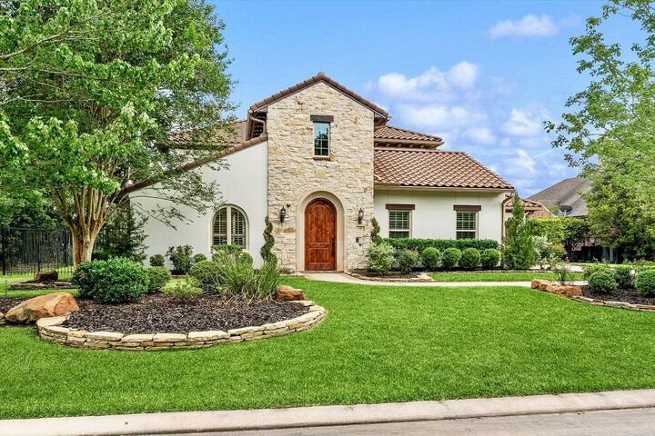 Property Photo: 19 Paloma Bend Place TX 77389