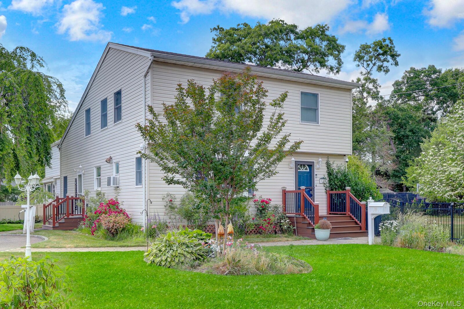 Property Photo:  301 Oak Neck Road  NY 11795 