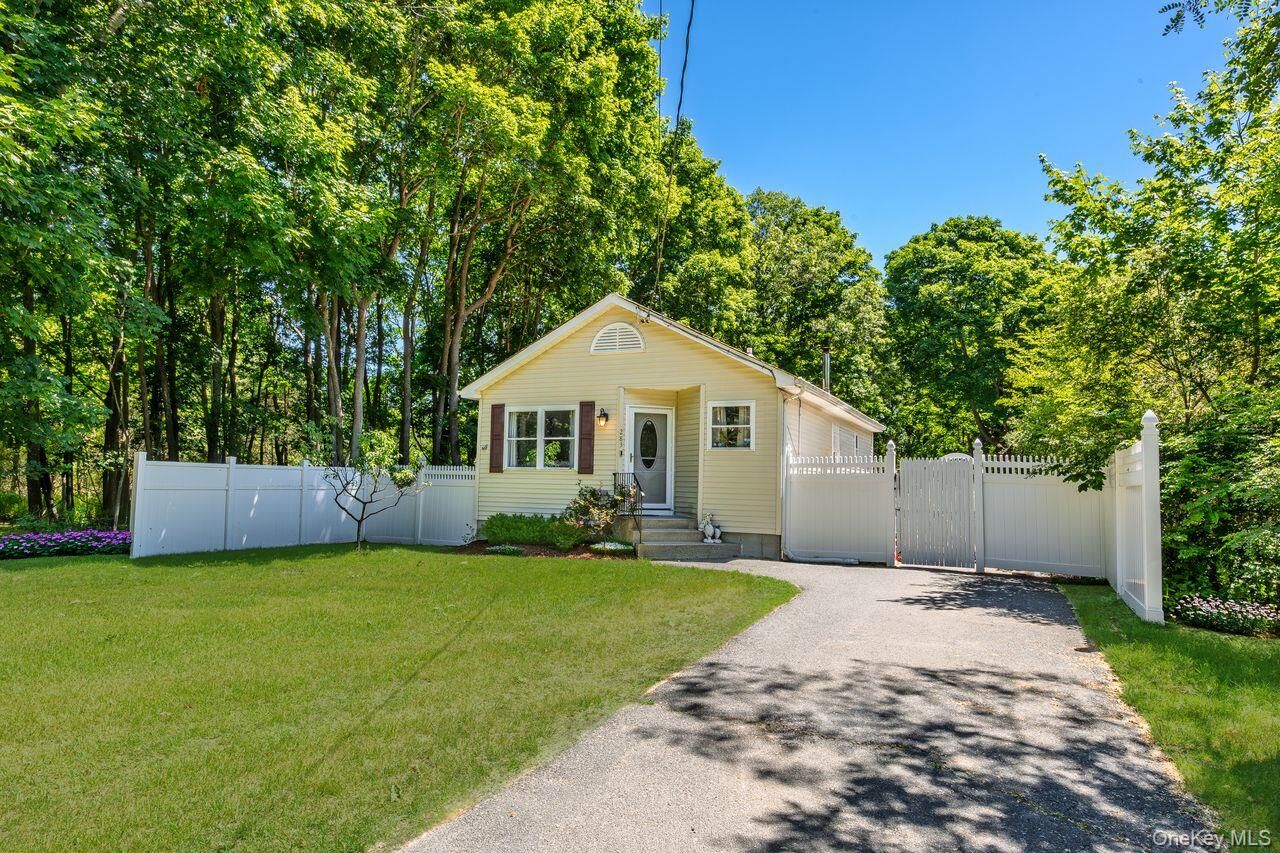 Property Photo: 283 Railroad Avenue NY 11934