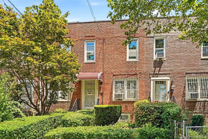 Property Photo:  4118 Murdock Avenue  NY 10466 