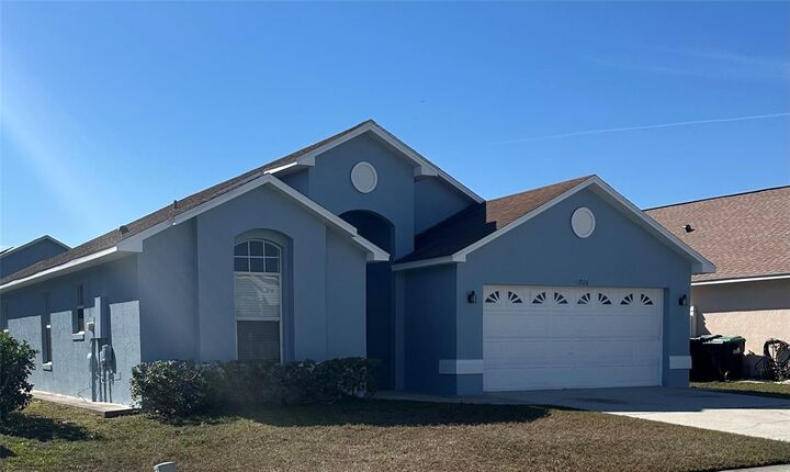 Property Photo: 11928 Hatcher Circle FL 32824