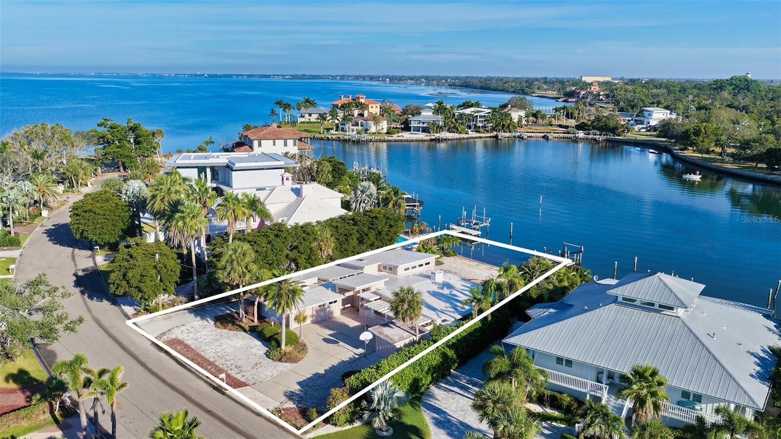 Property Photo:  355 S Shore Drive  FL 34234 