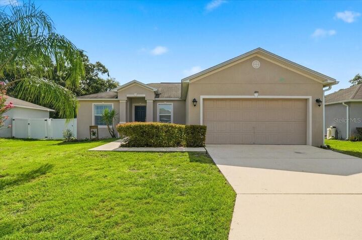 Property Photo: 180 Solis Drive FL 33880