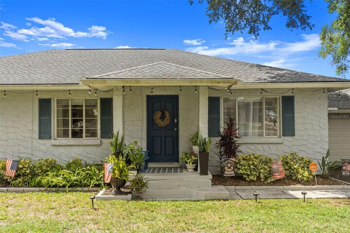 Property Photo: 920 Alicia Avenue FL 33604