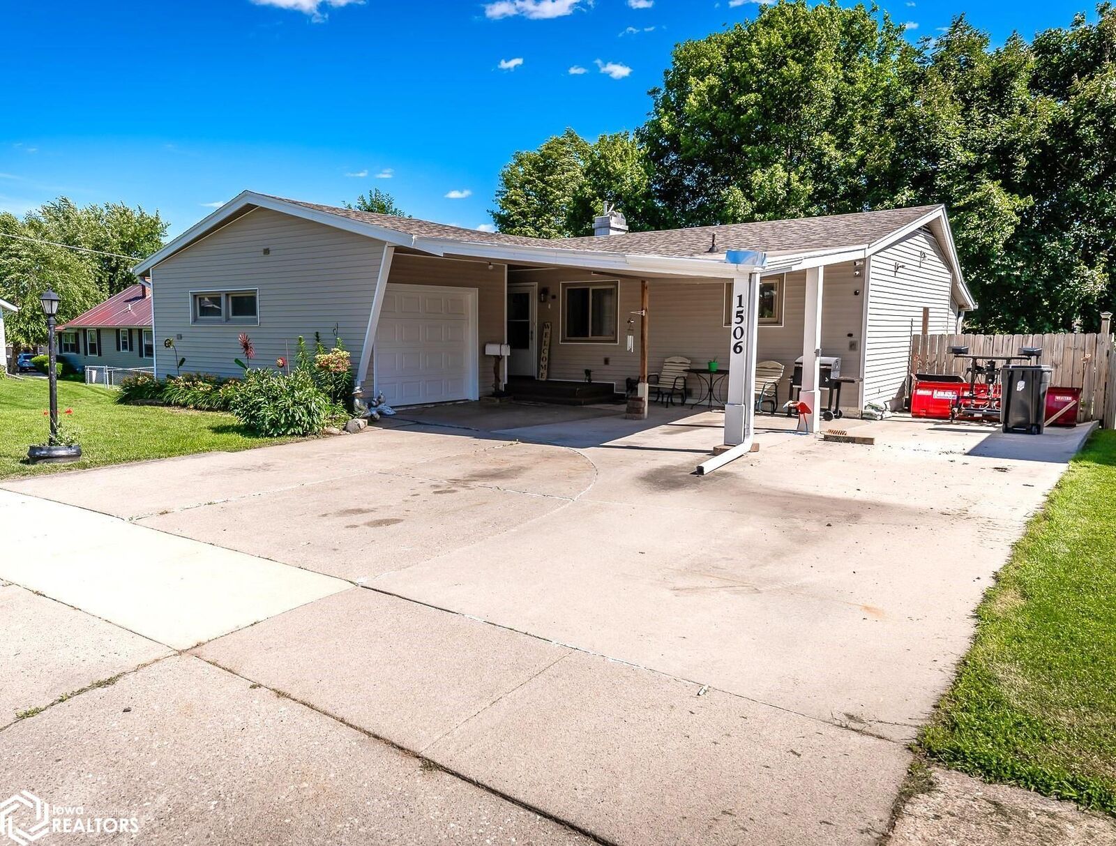Property Photo:  1506 Fremont Street  IA 50158 