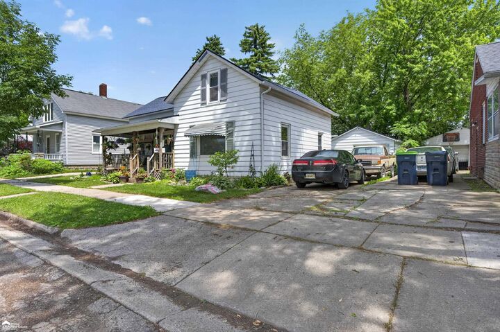 Property Photo: 1409 Stanton Street MI 48708-8659