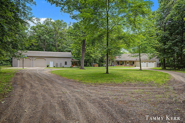 Property Photo:  2535 52nd Street  MI 49408 