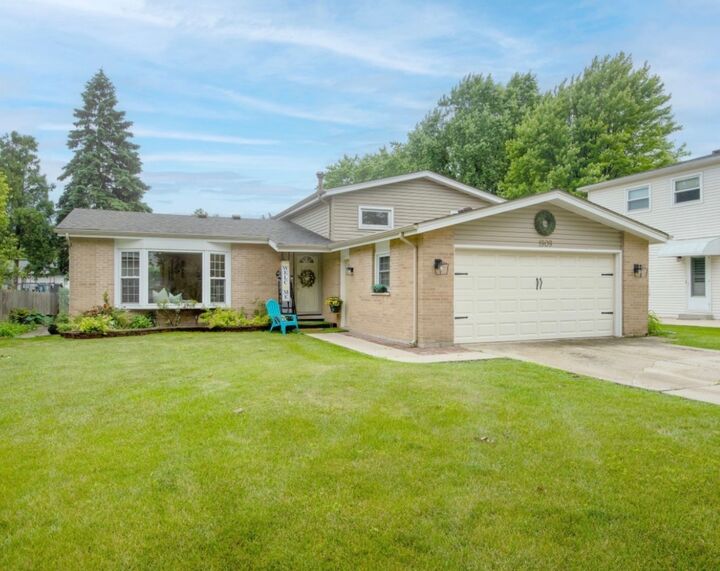 Property Photo:  1909 E Maya Lane  IL 60056 